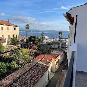 https://duplex-t3-climatise-plein-centre-terrasse-vue-mer.fr-provencehotel.com
