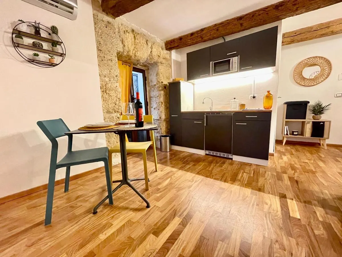 Corrieri Little Apartment Palermo 0*,  Itálie